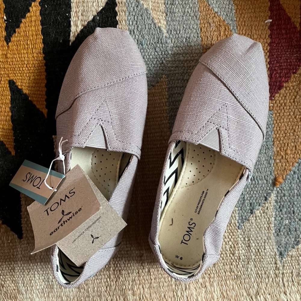 NWT Toms Alpargata heritage canvas slip ons in Morning Dove color